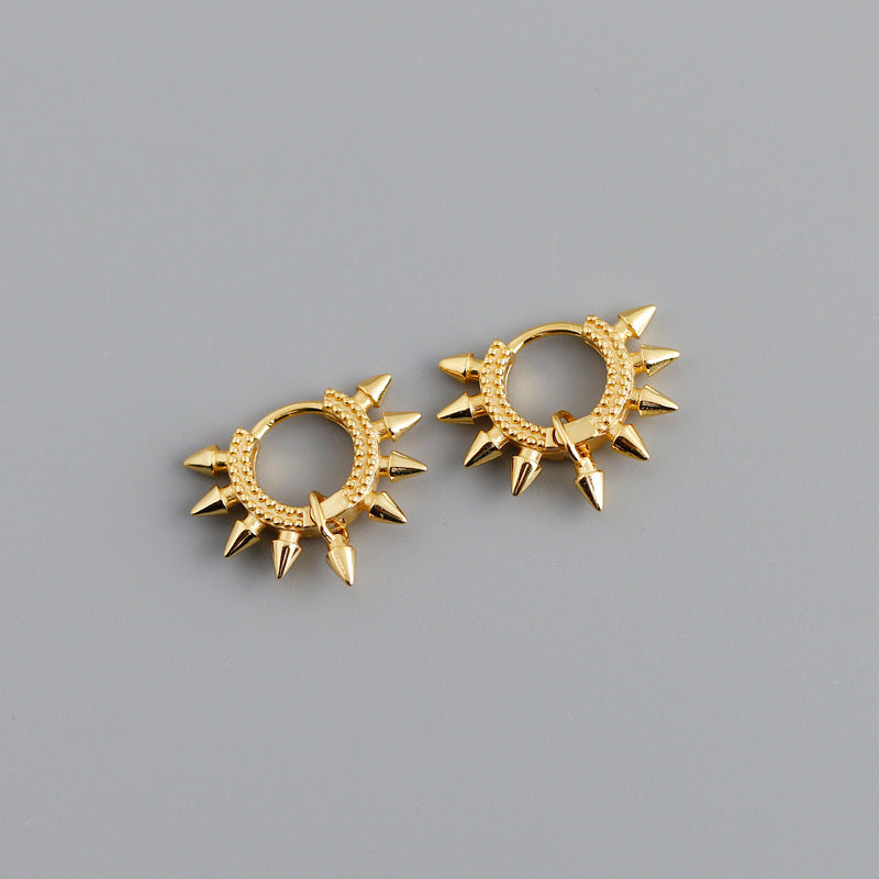 Örhängen Rebel Spikes/Edge Guld Er